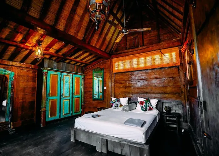 Blue Earth Village Hotel *
